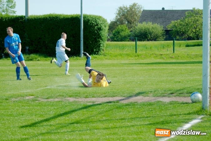 Zdjęcie w galerii na portalu naszwodzislaw.com: Naprzód z Krzyżkowic przerwał fenomenalną passę Kornowaca wiadomości z regionu