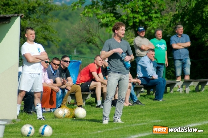 Zdjęcie w galerii na portalu naszwodzislaw.com: Naprzód z Krzyżkowic przerwał fenomenalną passę Kornowaca wiadomości z regionu