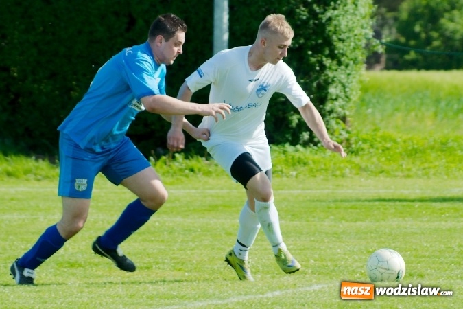 Zdjęcie w galerii na portalu naszwodzislaw.com: Naprzód z Krzyżkowic przerwał fenomenalną passę Kornowaca wiadomości z regionu