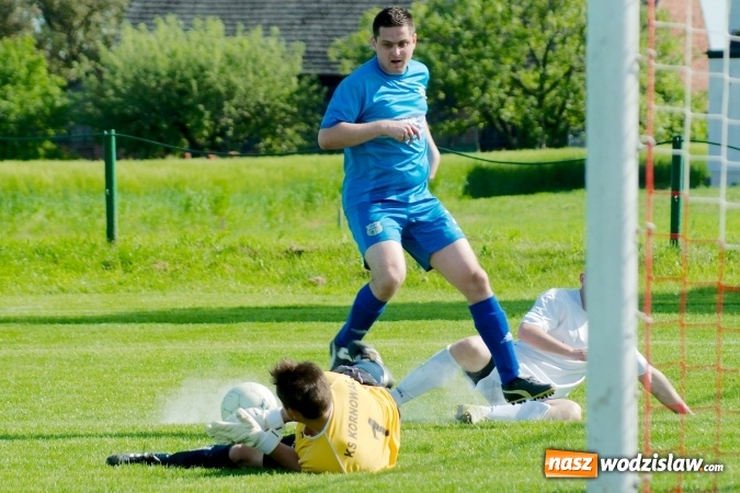 Zdjęcie w galerii na portalu naszwodzislaw.com: Naprzód z Krzyżkowic przerwał fenomenalną passę Kornowaca wiadomości z regionu