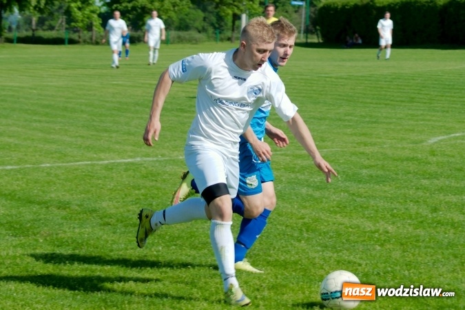 Zdjęcie w galerii na portalu naszwodzislaw.com: Naprzód z Krzyżkowic przerwał fenomenalną passę Kornowaca wiadomości z regionu