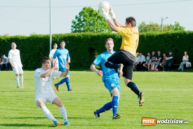 Zdjęcie w galerii na portalu naszwodzislaw.com: Naprzód z Krzyżkowic przerwał fenomenalną passę Kornowaca wiadomości z regionu