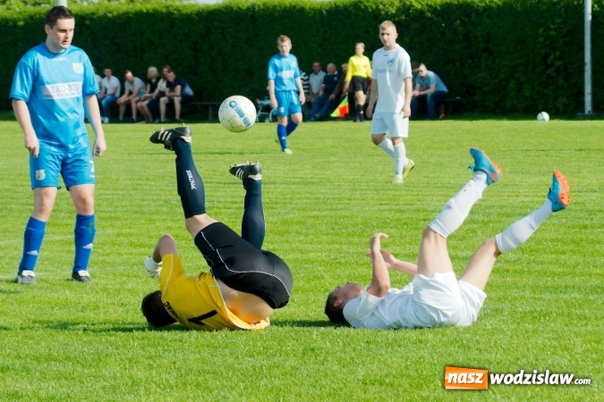 Zdjęcie w galerii na portalu naszwodzislaw.com: Naprzód z Krzyżkowic przerwał fenomenalną passę Kornowaca wiadomości z regionu