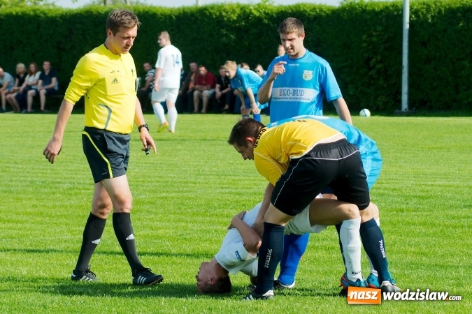 Zdjęcie w galerii na portalu naszwodzislaw.com: Naprzód z Krzyżkowic przerwał fenomenalną passę Kornowaca wiadomości z regionu