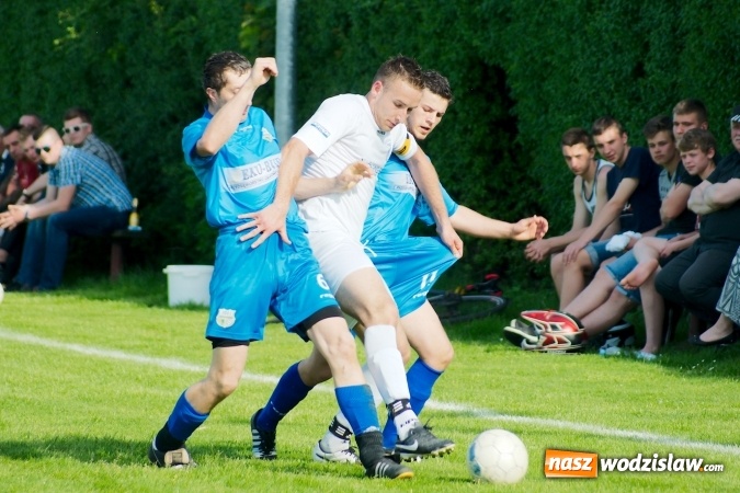 Zdjęcie w galerii na portalu naszwodzislaw.com: Naprzód z Krzyżkowic przerwał fenomenalną passę Kornowaca wiadomości z regionu