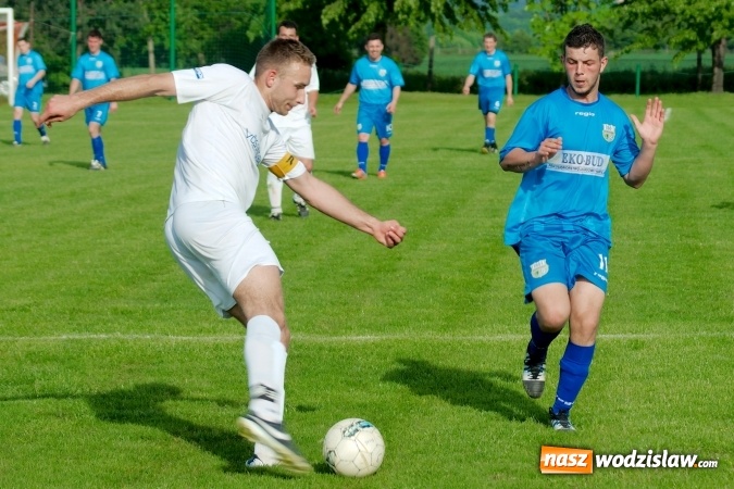 Zdjęcie w galerii na portalu naszwodzislaw.com: Naprzód z Krzyżkowic przerwał fenomenalną passę Kornowaca wiadomości z regionu