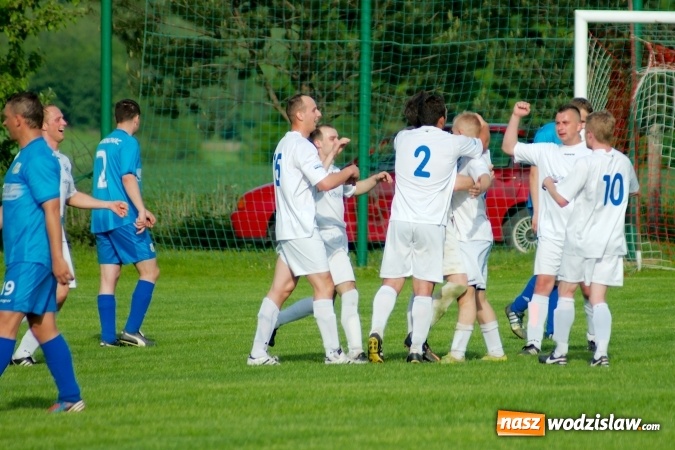 Zdjęcie w galerii na portalu naszwodzislaw.com: Naprzód z Krzyżkowic przerwał fenomenalną passę Kornowaca wiadomości z regionu