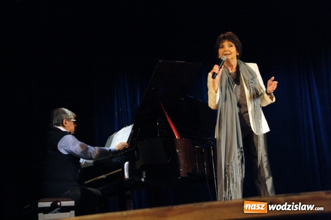 Zdjęcie w galerii na portalu naszwodzislaw.com: Halina Kunicka zaśpiewała swoje największe przeboje wiadomości z regionu