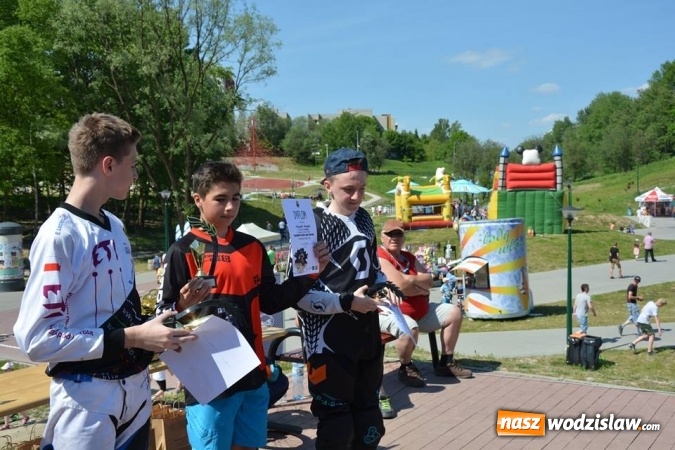 Zdjęcie w galerii na portalu naszwodzislaw.com: Zawody BMX RACING 2016 ponownie na Trzech Wzgórzach  wiadomości z regionu