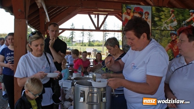 Zdjęcie w galerii na portalu naszwodzislaw.com: Na starcie 60 uczestnik&oacute;w i ponad 30 km w nogach. III Gminny Rajd Rowerowy za nami wiadomości z regionu