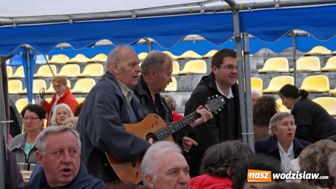 Zdjęcie w galerii na portalu naszwodzislaw.com: Jubileuszowa majówka chórzystów na terenie Ośrodka Kultury w Mszanie wiadomości z regionu