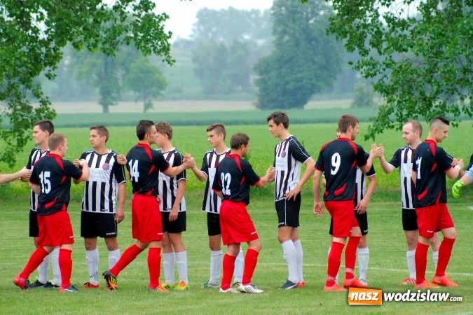 Zdjęcie w galerii na portalu naszwodzislaw.com: Dwa szybkie gole Raszczoka nie pomogły rezerwom Czyżowic. Wicelider z Bieńkowic lepszy wiadomości z regionu