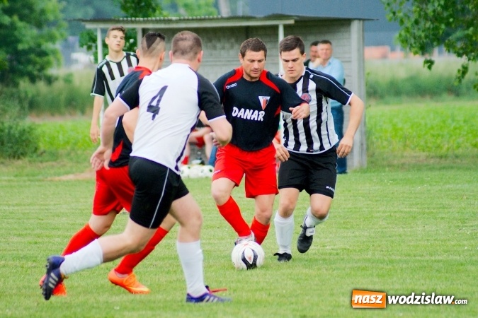 Zdjęcie w galerii na portalu naszwodzislaw.com: Dwa szybkie gole Raszczoka nie pomogły rezerwom Czyżowic. Wicelider z Bieńkowic lepszy wiadomości z regionu