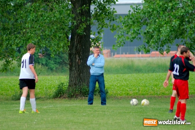 Zdjęcie w galerii na portalu naszwodzislaw.com: Dwa szybkie gole Raszczoka nie pomogły rezerwom Czyżowic. Wicelider z Bieńkowic lepszy wiadomości z regionu