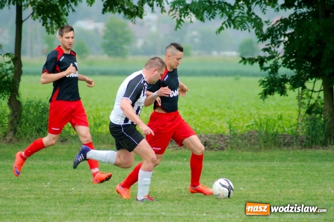 Zdjęcie w galerii na portalu naszwodzislaw.com: Dwa szybkie gole Raszczoka nie pomogły rezerwom Czyżowic. Wicelider z Bieńkowic lepszy wiadomości z regionu