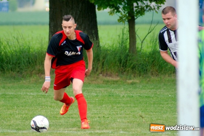 Zdjęcie w galerii na portalu naszwodzislaw.com: Dwa szybkie gole Raszczoka nie pomogły rezerwom Czyżowic. Wicelider z Bieńkowic lepszy wiadomości z regionu