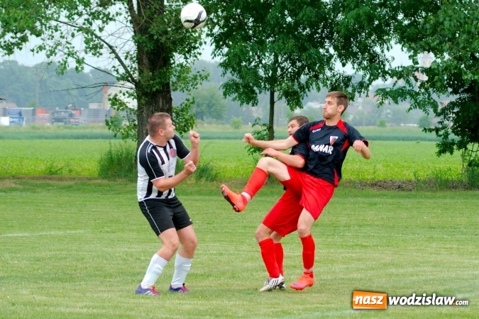 Zdjęcie w galerii na portalu naszwodzislaw.com: Dwa szybkie gole Raszczoka nie pomogły rezerwom Czyżowic. Wicelider z Bieńkowic lepszy wiadomości z regionu