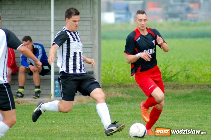 Zdjęcie w galerii na portalu naszwodzislaw.com: Dwa szybkie gole Raszczoka nie pomogły rezerwom Czyżowic. Wicelider z Bieńkowic lepszy wiadomości z regionu