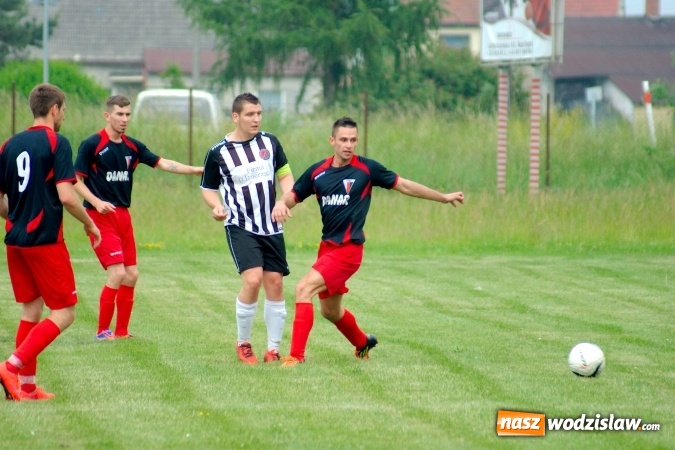 Zdjęcie w galerii na portalu naszwodzislaw.com: Dwa szybkie gole Raszczoka nie pomogły rezerwom Czyżowic. Wicelider z Bieńkowic lepszy wiadomości z regionu