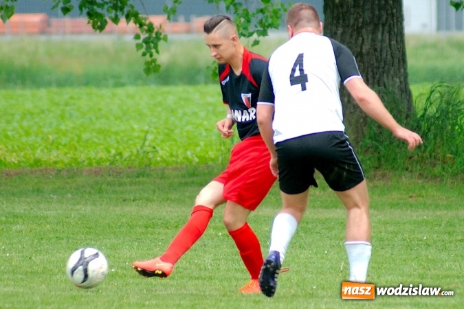 Zdjęcie w galerii na portalu naszwodzislaw.com: Dwa szybkie gole Raszczoka nie pomogły rezerwom Czyżowic. Wicelider z Bieńkowic lepszy wiadomości z regionu