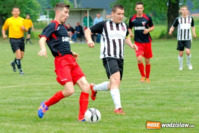 Zdjęcie w galerii na portalu naszwodzislaw.com: Dwa szybkie gole Raszczoka nie pomogły rezerwom Czyżowic. Wicelider z Bieńkowic lepszy wiadomości z regionu