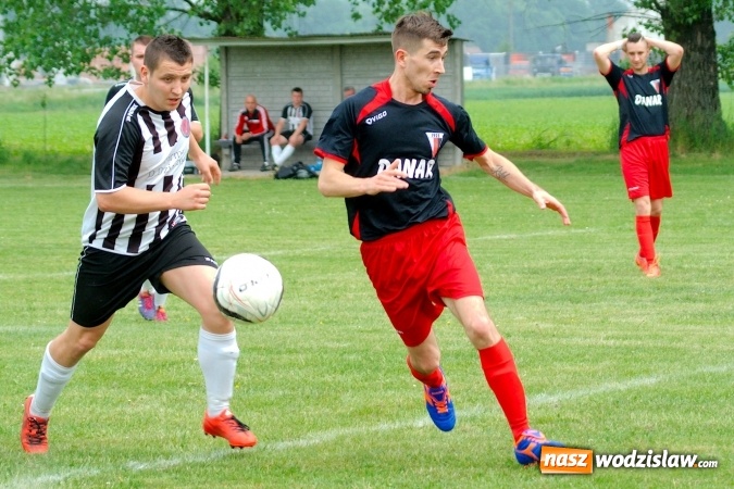 Zdjęcie w galerii na portalu naszwodzislaw.com: Dwa szybkie gole Raszczoka nie pomogły rezerwom Czyżowic. Wicelider z Bieńkowic lepszy wiadomości z regionu
