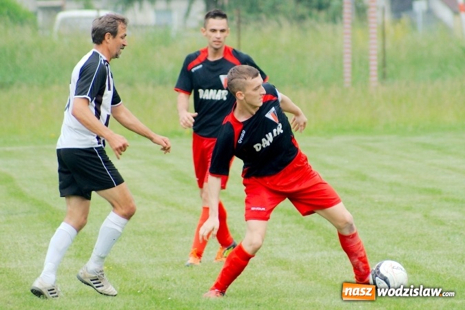 Zdjęcie w galerii na portalu naszwodzislaw.com: Dwa szybkie gole Raszczoka nie pomogły rezerwom Czyżowic. Wicelider z Bieńkowic lepszy wiadomości z regionu