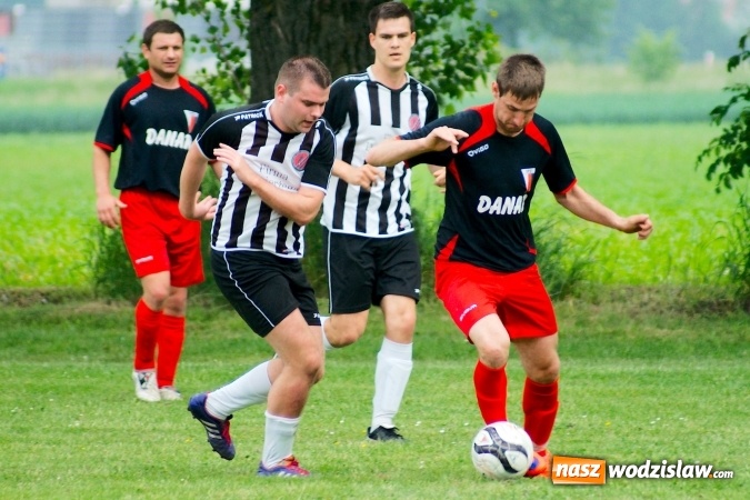 Zdjęcie w galerii na portalu naszwodzislaw.com: Dwa szybkie gole Raszczoka nie pomogły rezerwom Czyżowic. Wicelider z Bieńkowic lepszy wiadomości z regionu
