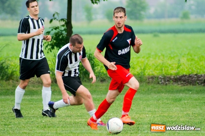Zdjęcie w galerii na portalu naszwodzislaw.com: Dwa szybkie gole Raszczoka nie pomogły rezerwom Czyżowic. Wicelider z Bieńkowic lepszy wiadomości z regionu