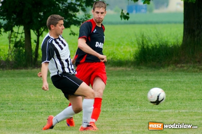 Zdjęcie w galerii na portalu naszwodzislaw.com: Dwa szybkie gole Raszczoka nie pomogły rezerwom Czyżowic. Wicelider z Bieńkowic lepszy wiadomości z regionu