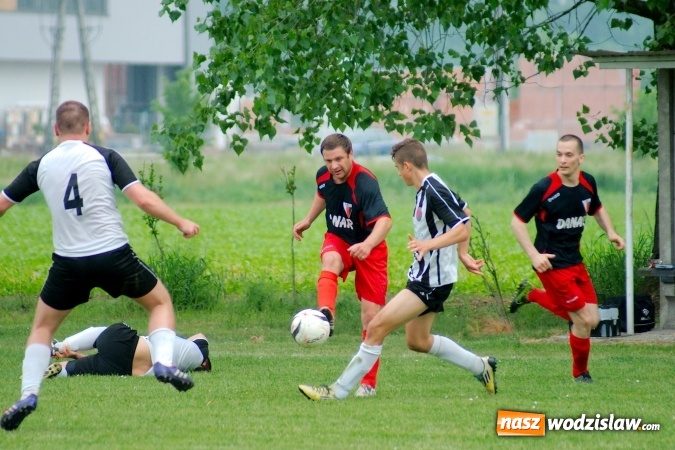 Zdjęcie w galerii na portalu naszwodzislaw.com: Dwa szybkie gole Raszczoka nie pomogły rezerwom Czyżowic. Wicelider z Bieńkowic lepszy wiadomości z regionu