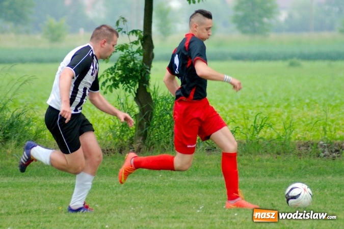 Zdjęcie w galerii na portalu naszwodzislaw.com: Dwa szybkie gole Raszczoka nie pomogły rezerwom Czyżowic. Wicelider z Bieńkowic lepszy wiadomości z regionu