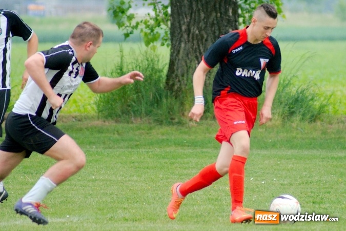 Zdjęcie w galerii na portalu naszwodzislaw.com: Dwa szybkie gole Raszczoka nie pomogły rezerwom Czyżowic. Wicelider z Bieńkowic lepszy wiadomości z regionu