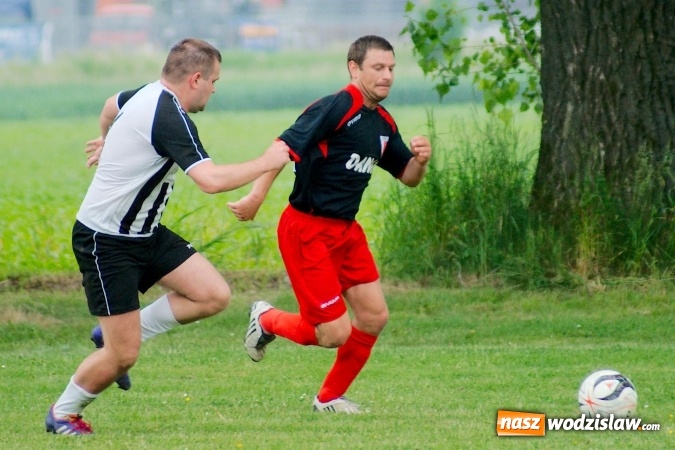 Zdjęcie w galerii na portalu naszwodzislaw.com: Dwa szybkie gole Raszczoka nie pomogły rezerwom Czyżowic. Wicelider z Bieńkowic lepszy wiadomości z regionu