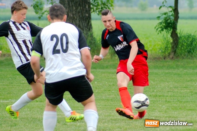 Zdjęcie w galerii na portalu naszwodzislaw.com: Dwa szybkie gole Raszczoka nie pomogły rezerwom Czyżowic. Wicelider z Bieńkowic lepszy wiadomości z regionu