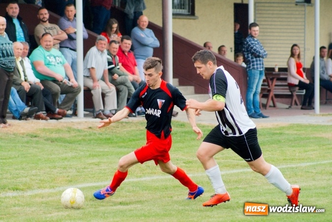 Zdjęcie w galerii na portalu naszwodzislaw.com: Dwa szybkie gole Raszczoka nie pomogły rezerwom Czyżowic. Wicelider z Bieńkowic lepszy wiadomości z regionu