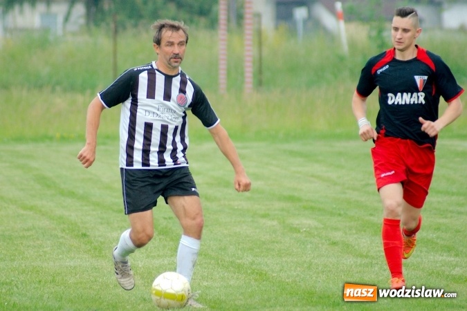 Zdjęcie w galerii na portalu naszwodzislaw.com: Dwa szybkie gole Raszczoka nie pomogły rezerwom Czyżowic. Wicelider z Bieńkowic lepszy wiadomości z regionu