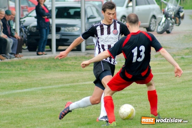Zdjęcie w galerii na portalu naszwodzislaw.com: Dwa szybkie gole Raszczoka nie pomogły rezerwom Czyżowic. Wicelider z Bieńkowic lepszy wiadomości z regionu