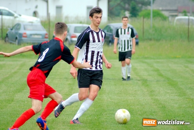 Zdjęcie w galerii na portalu naszwodzislaw.com: Dwa szybkie gole Raszczoka nie pomogły rezerwom Czyżowic. Wicelider z Bieńkowic lepszy wiadomości z regionu