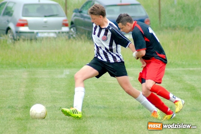 Zdjęcie w galerii na portalu naszwodzislaw.com: Dwa szybkie gole Raszczoka nie pomogły rezerwom Czyżowic. Wicelider z Bieńkowic lepszy wiadomości z regionu
