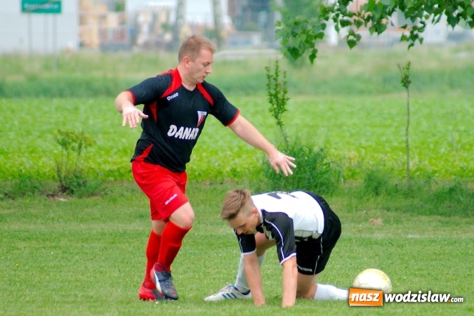 Zdjęcie w galerii na portalu naszwodzislaw.com: Dwa szybkie gole Raszczoka nie pomogły rezerwom Czyżowic. Wicelider z Bieńkowic lepszy wiadomości z regionu