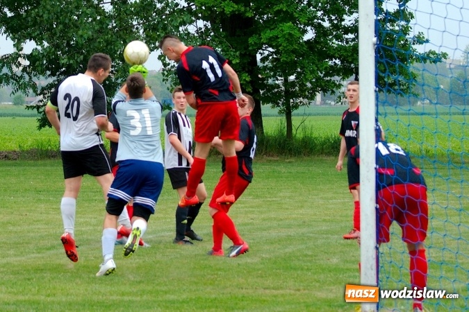 Zdjęcie w galerii na portalu naszwodzislaw.com: Dwa szybkie gole Raszczoka nie pomogły rezerwom Czyżowic. Wicelider z Bieńkowic lepszy wiadomości z regionu