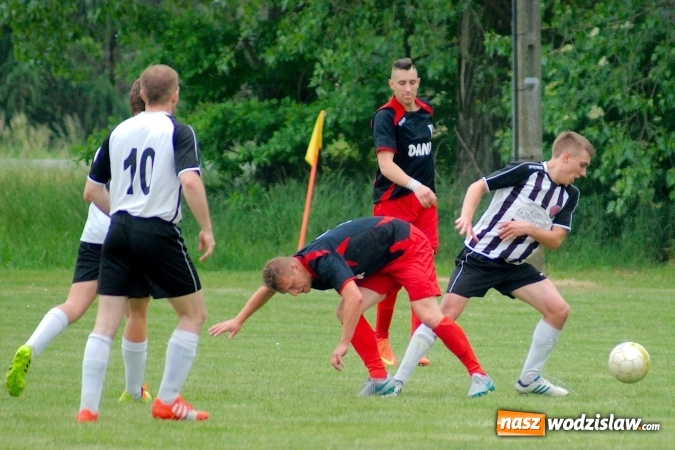 Zdjęcie w galerii na portalu naszwodzislaw.com: Dwa szybkie gole Raszczoka nie pomogły rezerwom Czyżowic. Wicelider z Bieńkowic lepszy wiadomości z regionu