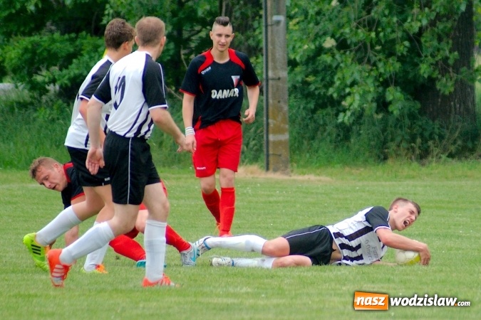 Zdjęcie w galerii na portalu naszwodzislaw.com: Dwa szybkie gole Raszczoka nie pomogły rezerwom Czyżowic. Wicelider z Bieńkowic lepszy wiadomości z regionu