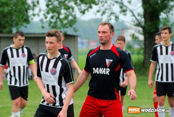Zdjęcie w galerii na portalu naszwodzislaw.com: Dwa szybkie gole Raszczoka nie pomogły rezerwom Czyżowic. Wicelider z Bieńkowic lepszy wiadomości z regionu