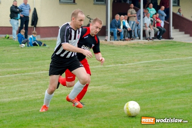 Zdjęcie w galerii na portalu naszwodzislaw.com: Dwa szybkie gole Raszczoka nie pomogły rezerwom Czyżowic. Wicelider z Bieńkowic lepszy wiadomości z regionu