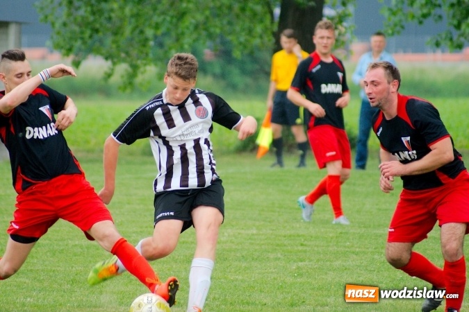 Zdjęcie w galerii na portalu naszwodzislaw.com: Dwa szybkie gole Raszczoka nie pomogły rezerwom Czyżowic. Wicelider z Bieńkowic lepszy wiadomości z regionu