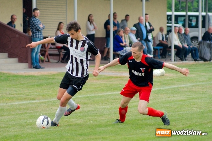 Zdjęcie w galerii na portalu naszwodzislaw.com: Dwa szybkie gole Raszczoka nie pomogły rezerwom Czyżowic. Wicelider z Bieńkowic lepszy wiadomości z regionu
