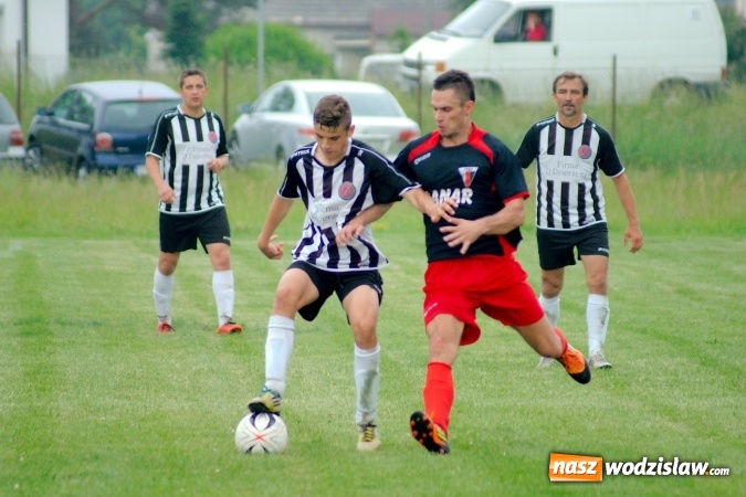 Zdjęcie w galerii na portalu naszwodzislaw.com: Dwa szybkie gole Raszczoka nie pomogły rezerwom Czyżowic. Wicelider z Bieńkowic lepszy wiadomości z regionu