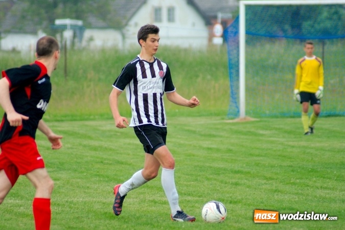 Zdjęcie w galerii na portalu naszwodzislaw.com: Dwa szybkie gole Raszczoka nie pomogły rezerwom Czyżowic. Wicelider z Bieńkowic lepszy wiadomości z regionu